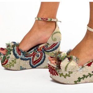 Katy Bustillo 3" platform